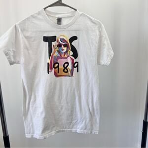 White Taylor Swift 1989 Concert T Shirt‎ adult size small
